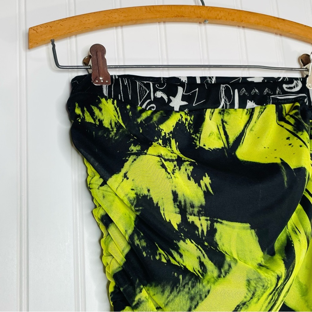 PrettyLittleThing Abstract Ruched Mesh Mini Skirt - Picture 4 of 7